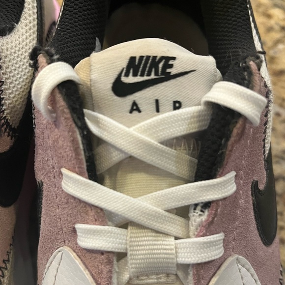 Woman’s Nike Air Max Excee White Light Artic Pink Size 7! - Picture 6 of 8